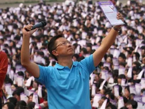 李阳疯狂英语教学方法_趣课多李阳疯狂英语直播课_疯狂英语李阳家暴事件