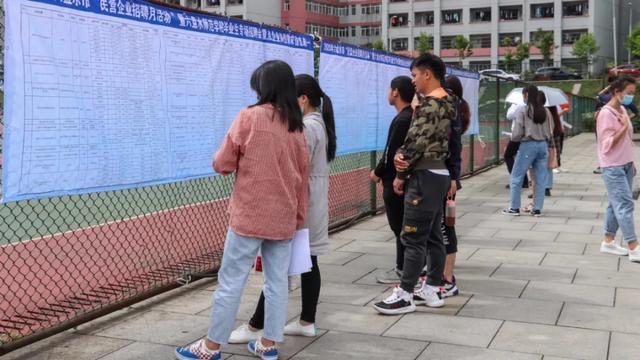 六盘水师范学院招生指南_六盘水师范学院有外教吗知乎_六盘水师范学院校园文化